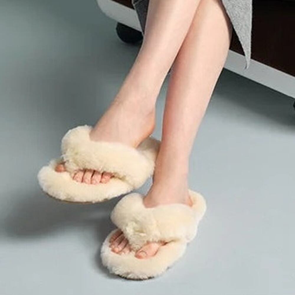 UGG Farah Fluffy Sheepskin Thong Slides Cream Size 6